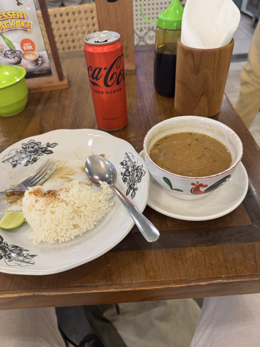 Naar Laurens in Manado, Sulawesi — Manado
