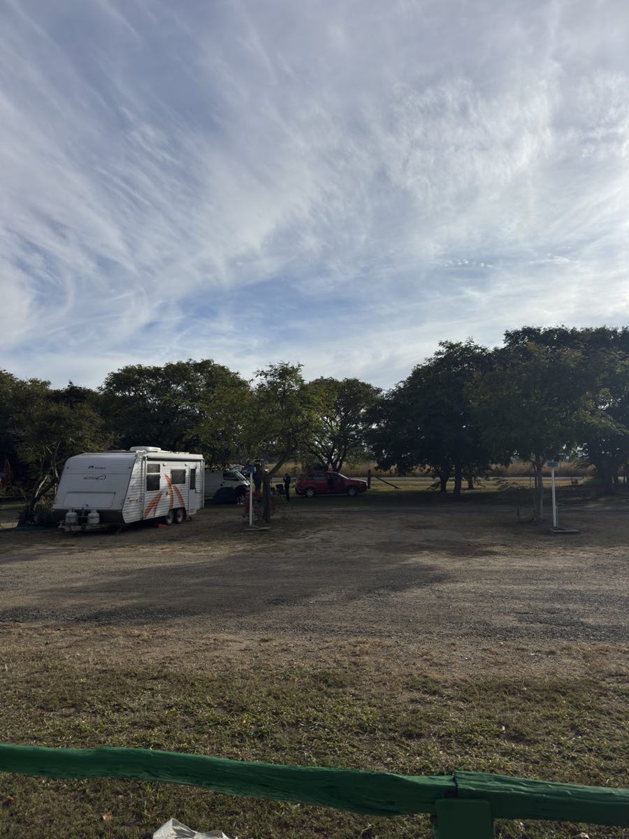 In convoy richting Airlie Beach — Marlborough